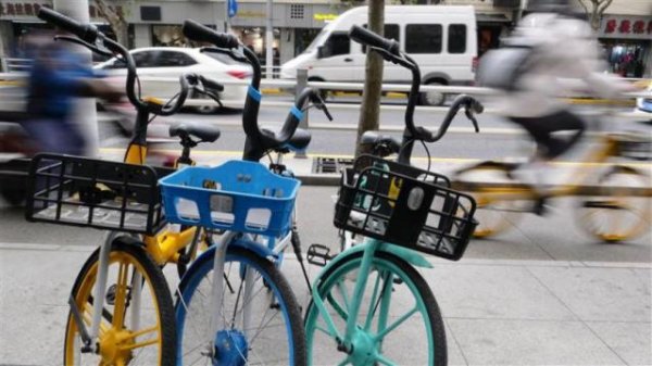 股票配资查询平台 那些攒钱攒到孤独的年轻人：她攒够100万后，买15元泡芙，哭了